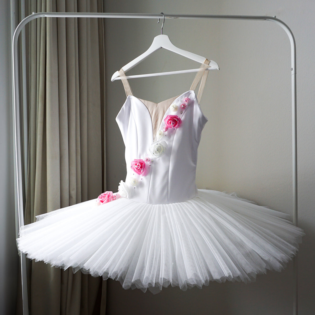 FOR RENT | Valkoinen tutu x8 XS-XXL