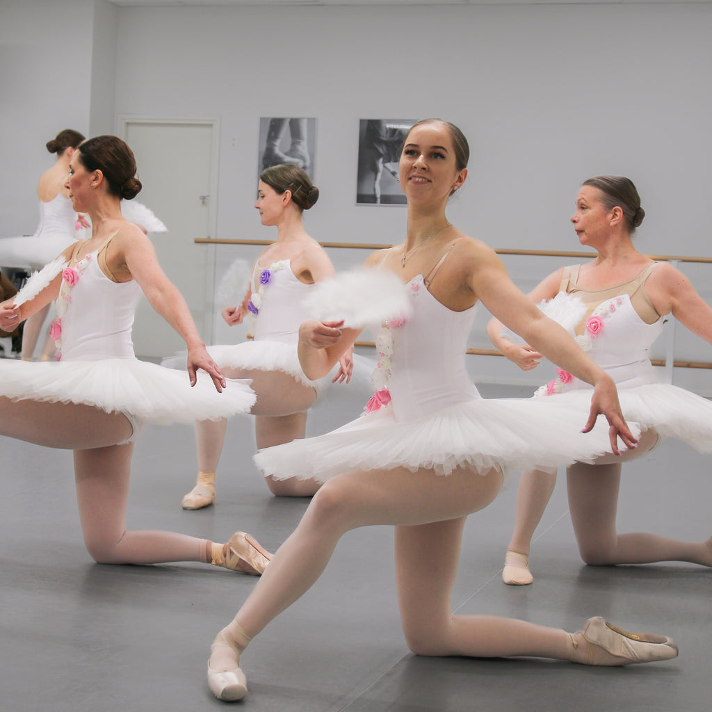 FOR RENT | Valkoinen tutu x8 XS-XXL